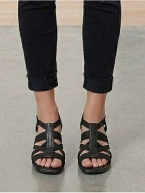 Angel Steps Black Strappy Comfort Sandals. Size 9